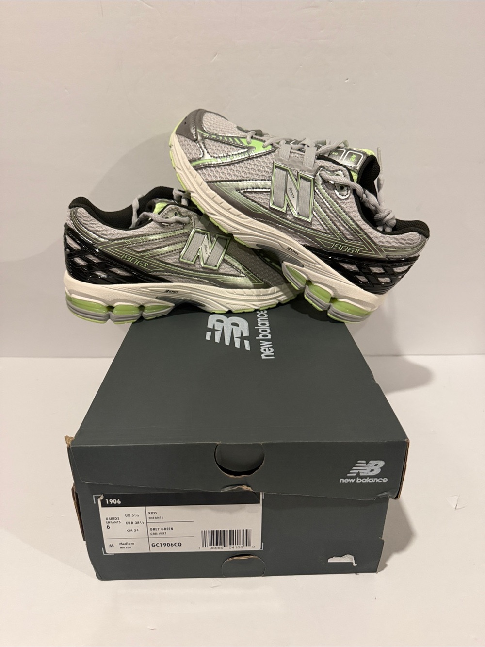 New Balance 1906R 'Dark Silver Metallic Mint Flash' (GS) Sz: 4 / 6 (GC1906CQ)
